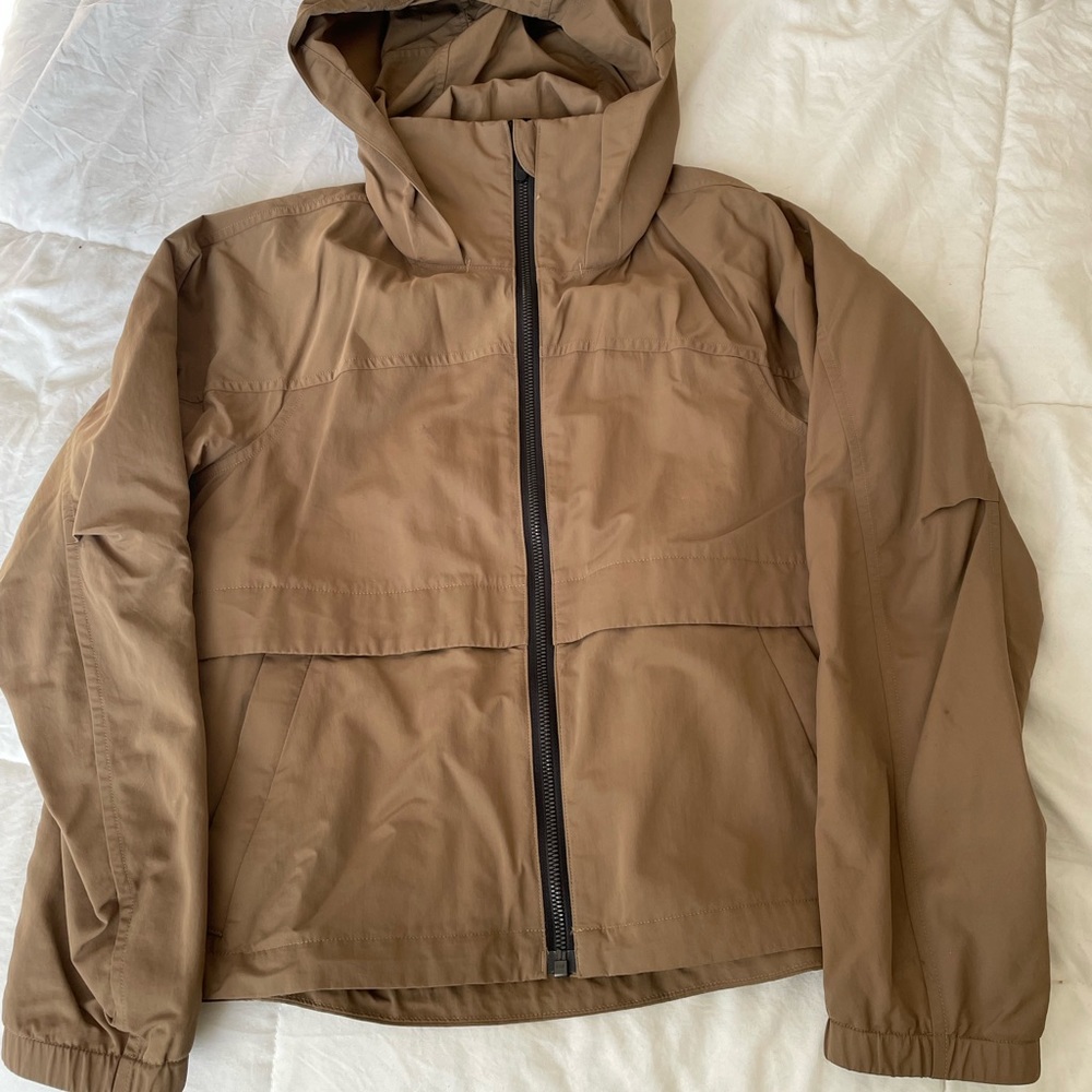 LULULEMON TAN RAIN COAT